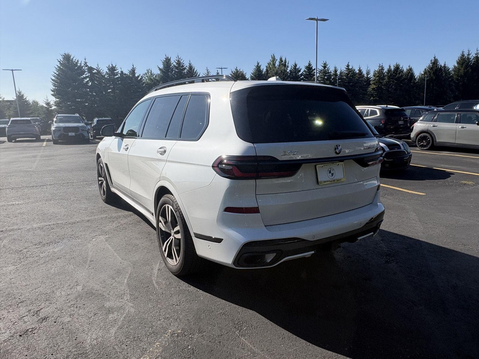 Used 2026 Mineral White Metallic BMW xDrive40i image 5