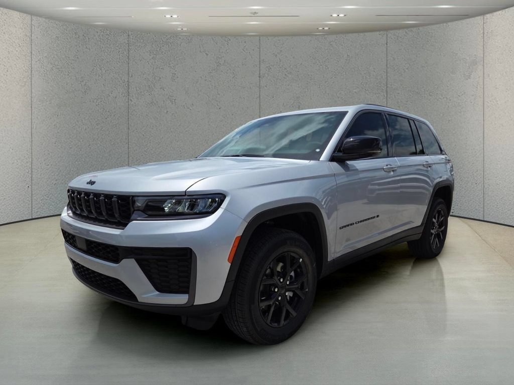 New 2026 Silver Zynith Exterior Paint Jeep Laredo Altitude image 11