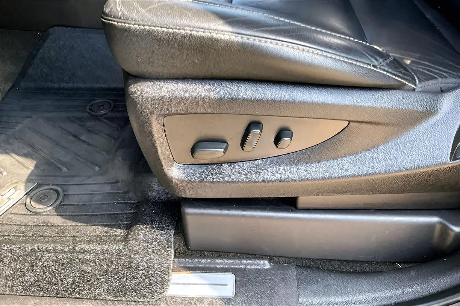 Used 2018 Black Chevrolet LT image 30