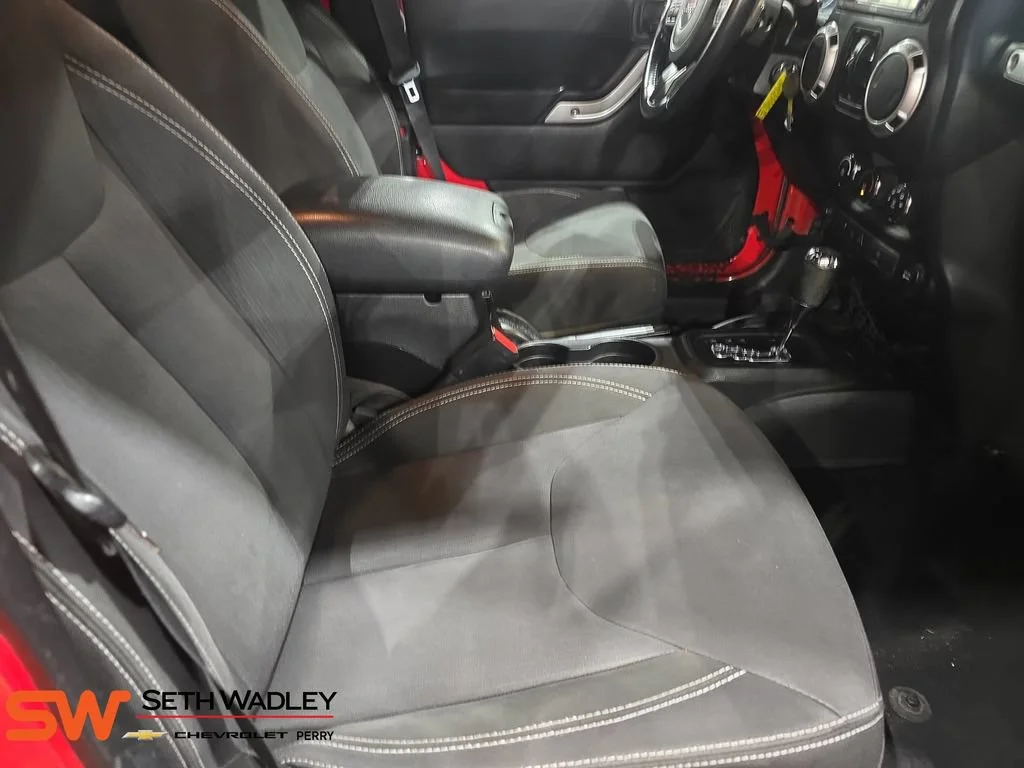 Used 2015 Red Jeep Sahara image 10