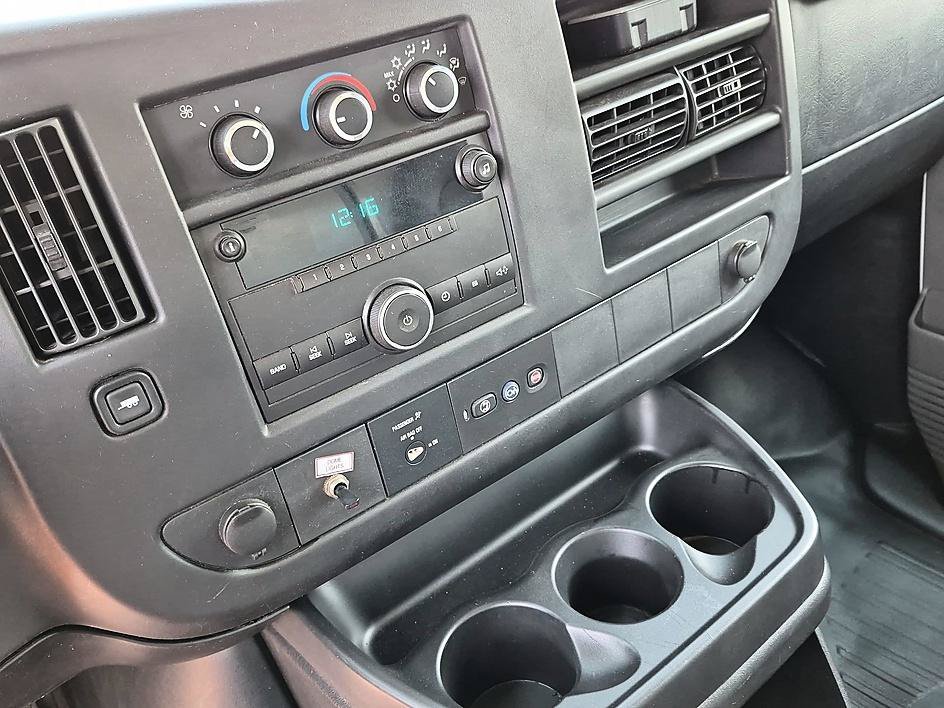 Used 2014 Summit White Chevrolet Work Van image 21