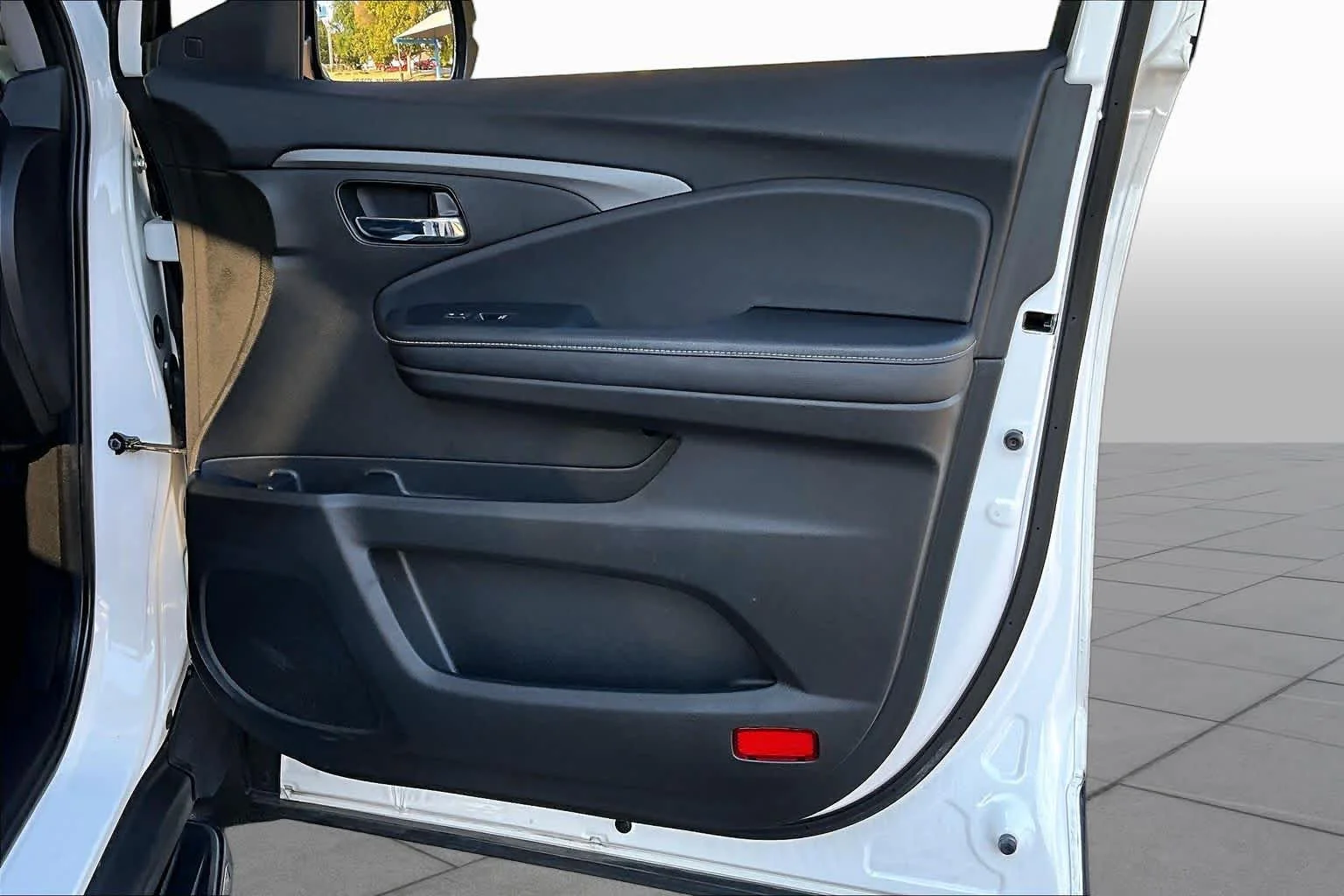 Certified Used 2022 Platinum White Pearl Honda RTL image 23