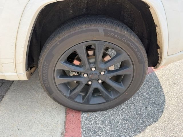 Used 2018 Bright White Clearcoat Jeep Altitude image 5