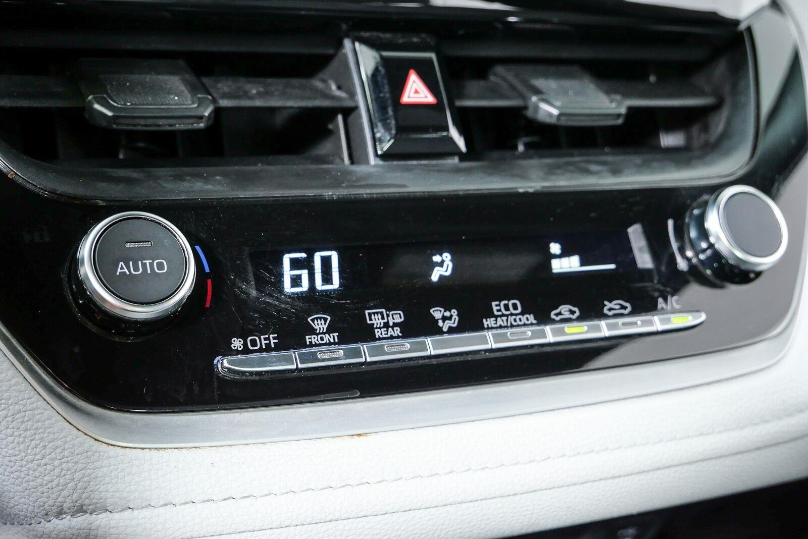 2025 Toyota Corolla SE - Photo 15