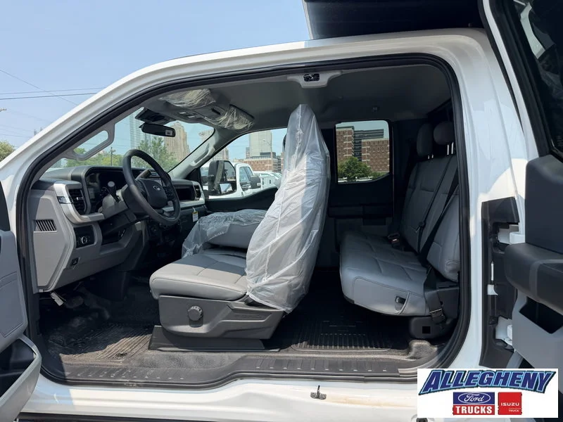 New 2025 Oxford White Ford XL image 11