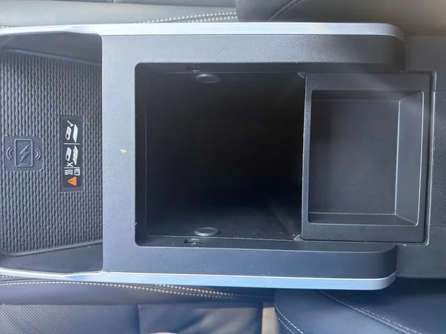 Used 2026 Summit White GMC Elevation image 31