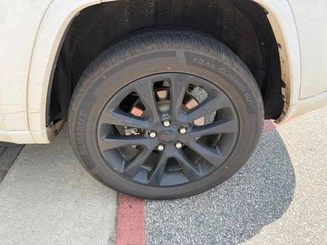 Used 2018 White Jeep Altitude image 5