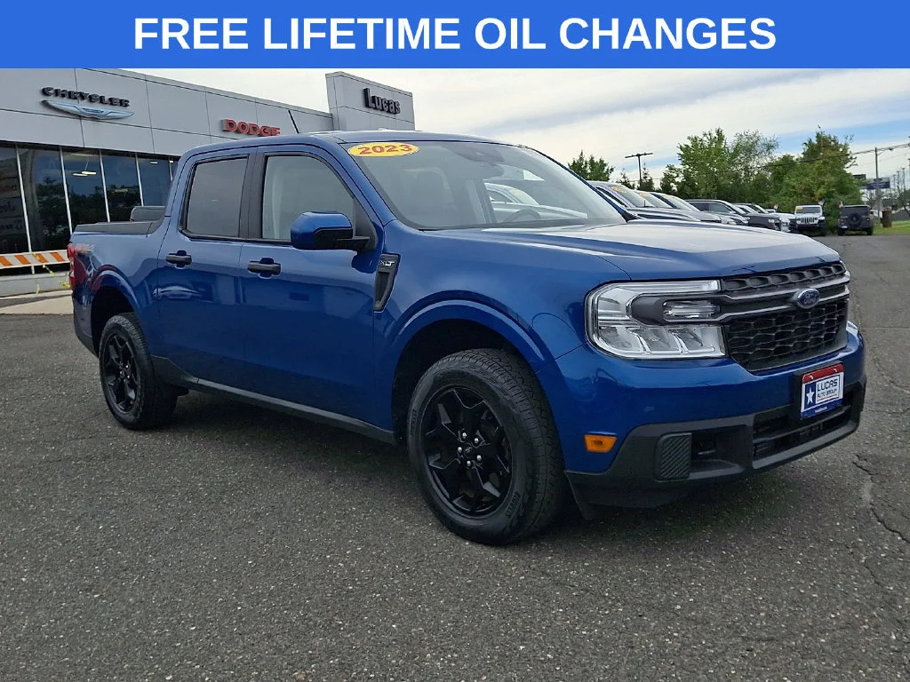 Used 2023 Atlas Blue Metallic Ford XLT image 1