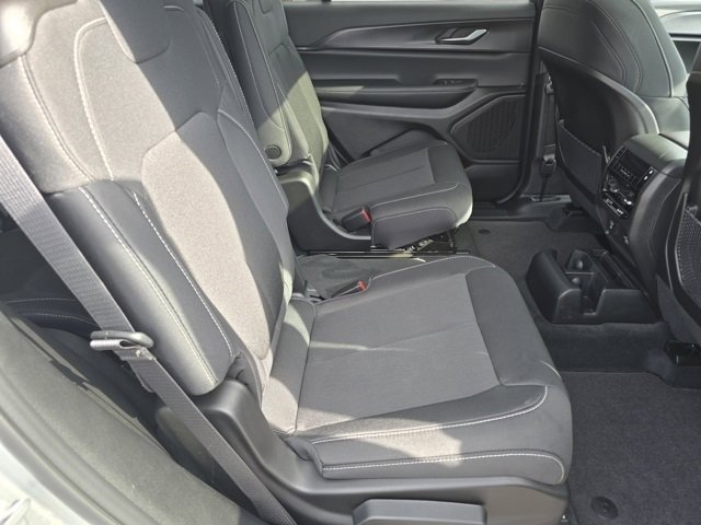New 2026 Silver Zynith Exterior Paint Jeep Laredo image 33