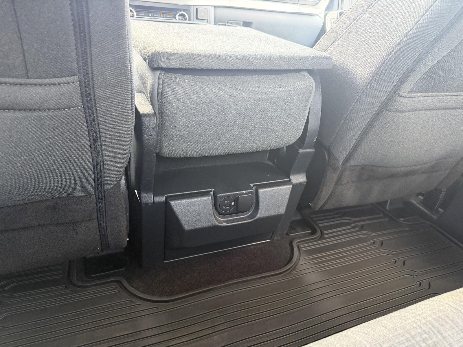 Used 2022 Oxford White Ford XLT image 9