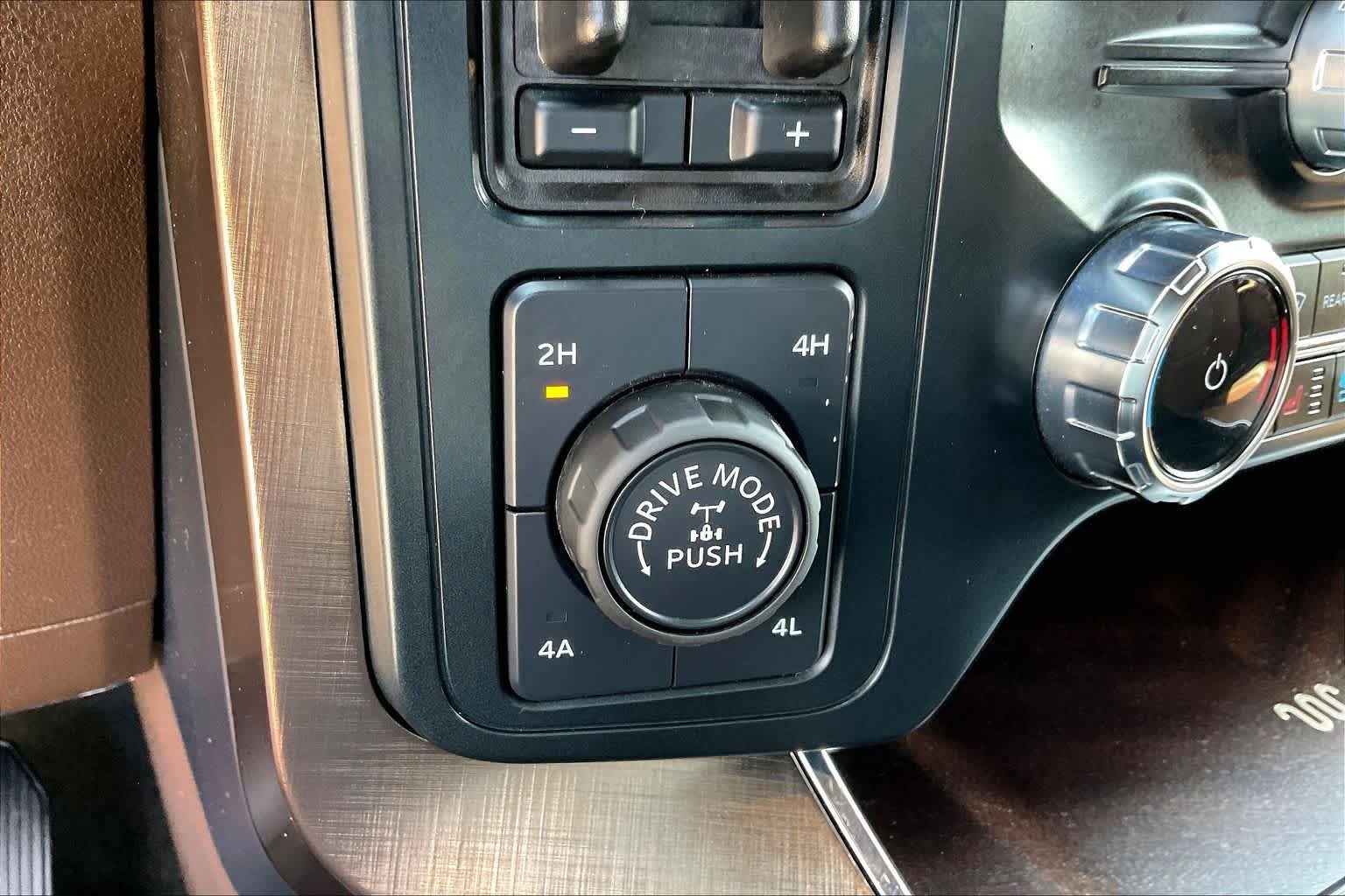 Used 2025 Agate Black/Marsh Gray Ford King Ranch image 34