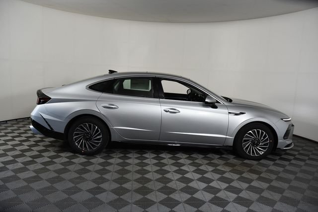 New 2026 Silver Hyundai SEL image 9