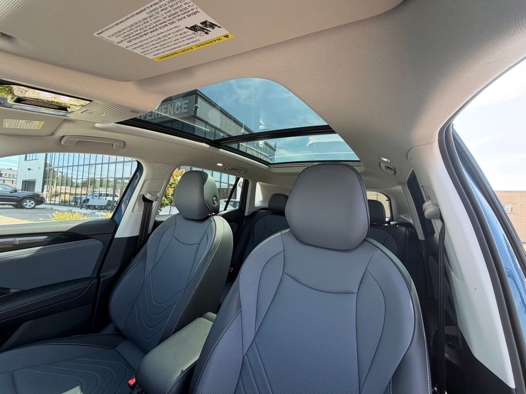 2026 Volkswagen Tiguan SE - Photo 9