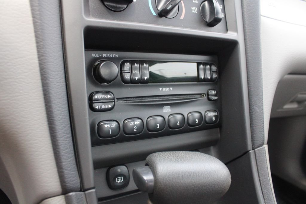 Used 2003 Silver Ford V6 image 11