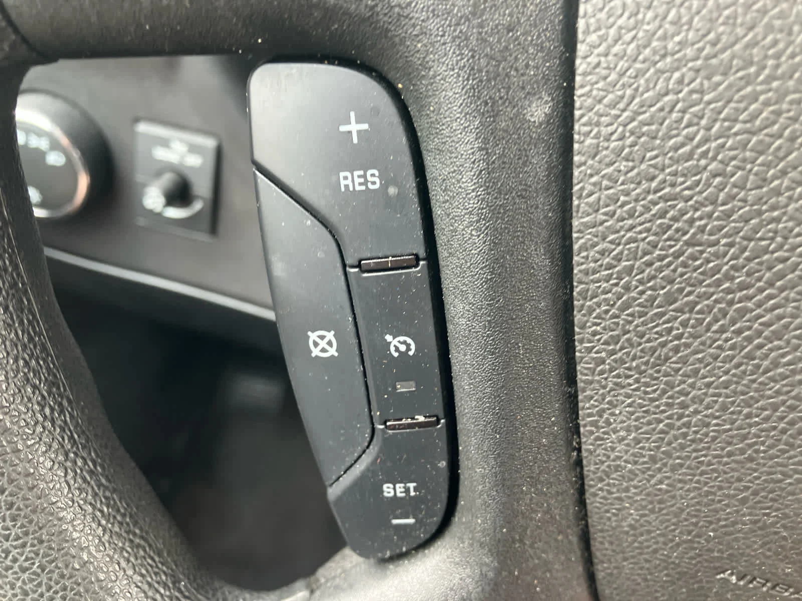 Used 2022 Summit White GMC  image 21
