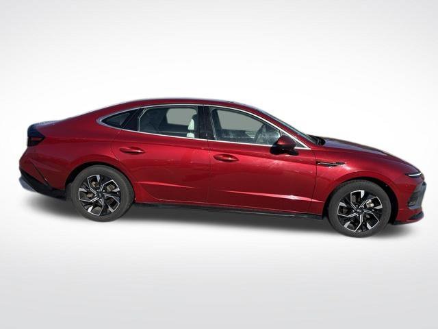 Used 2024 Red Hyundai SEL image 6