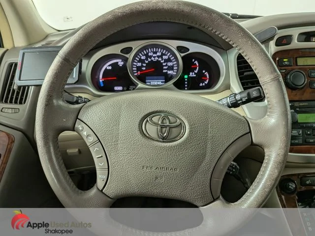 Used 2006 Gold Toyota Limited image 17