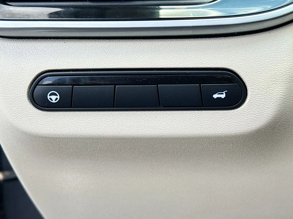 Used 2023 Gray INFINITI LUXE image 11