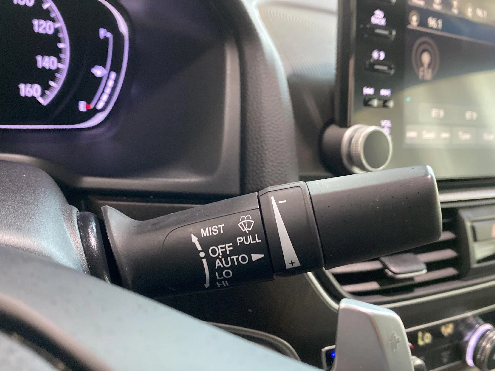 Used 2018 Modern Steel Metallic Honda Touring image 34