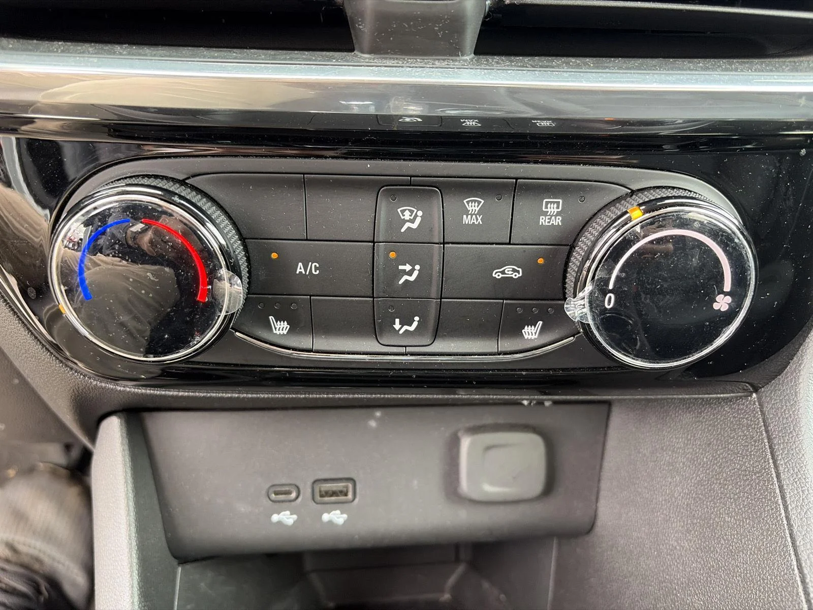 Used 2024 Summit White Buick Sport Touring image 23