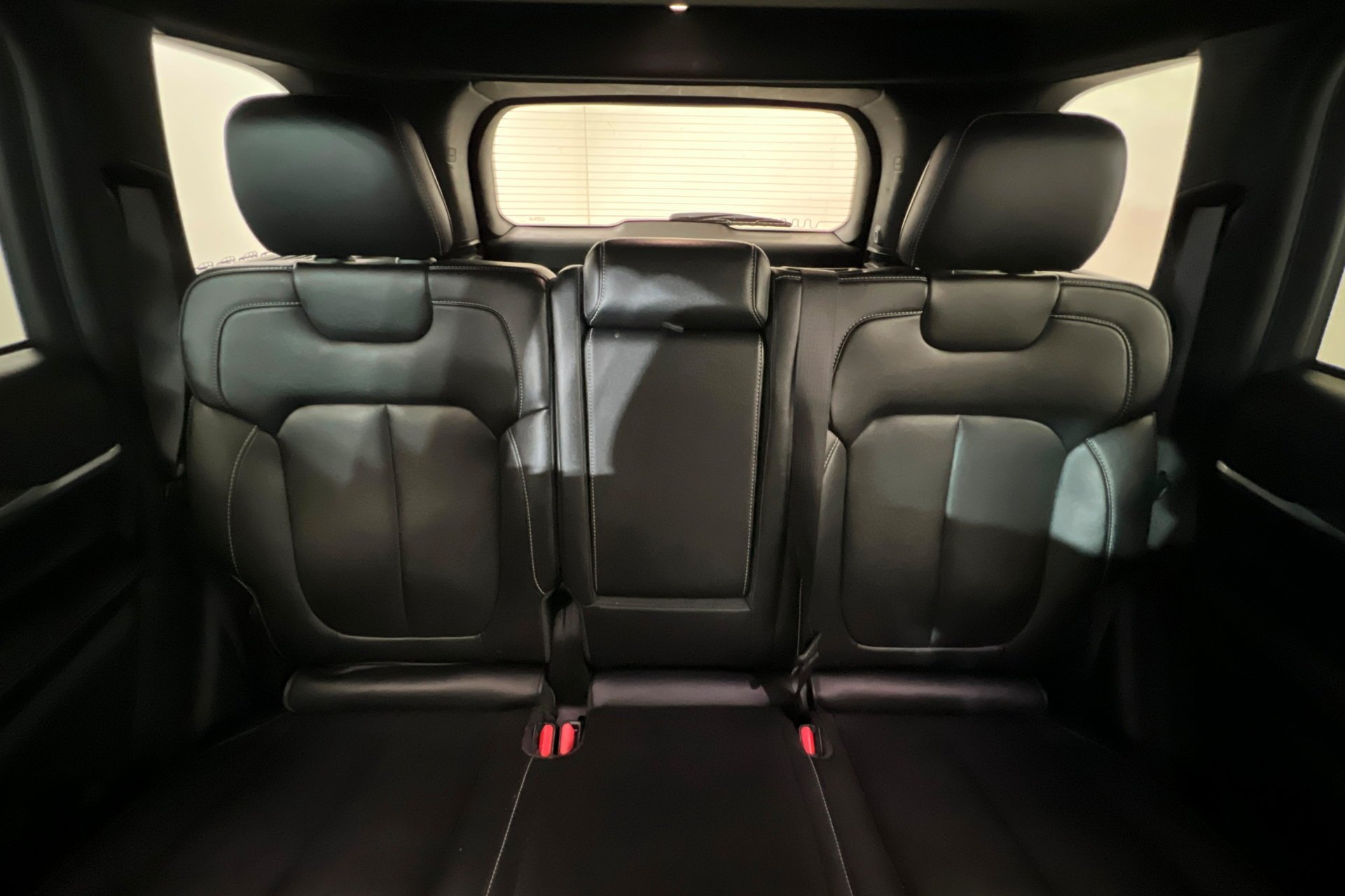 Used 2024 Diamond Black Crystal Pearlcoat Jeep 4xe image 27