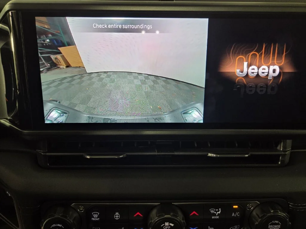 New 2026 Granite Crystal Metallic Clear-Coat Exterior Paint Jeep Sahara image 11