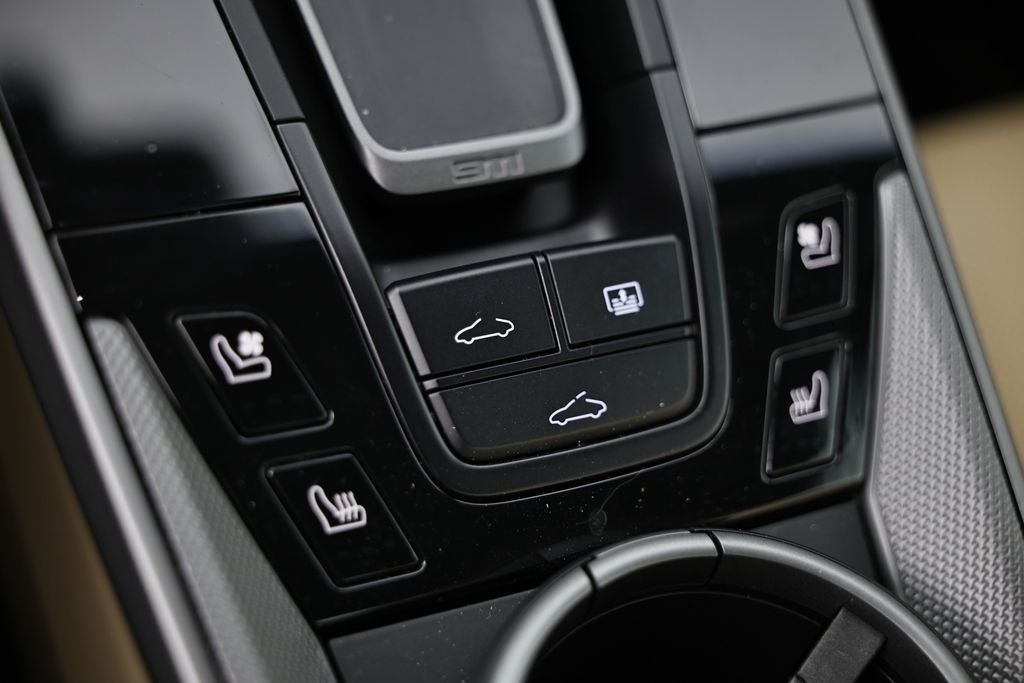 Used 2020 White Porsche Carrera 4S image 42
