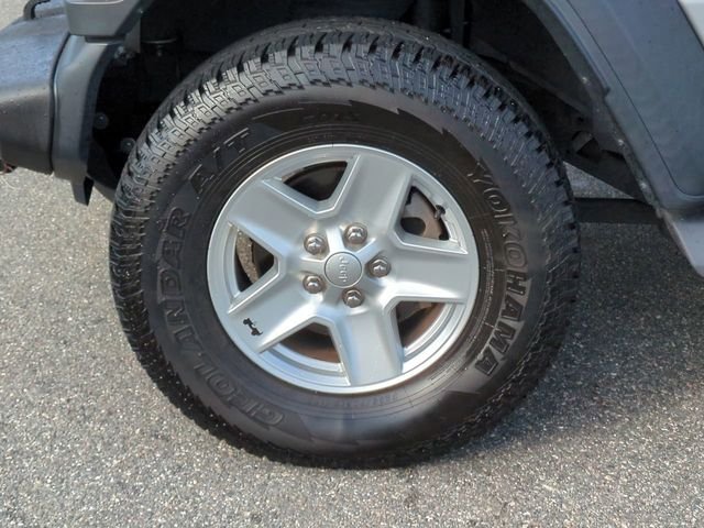 Used 2020 Silver Jeep Sport image 11