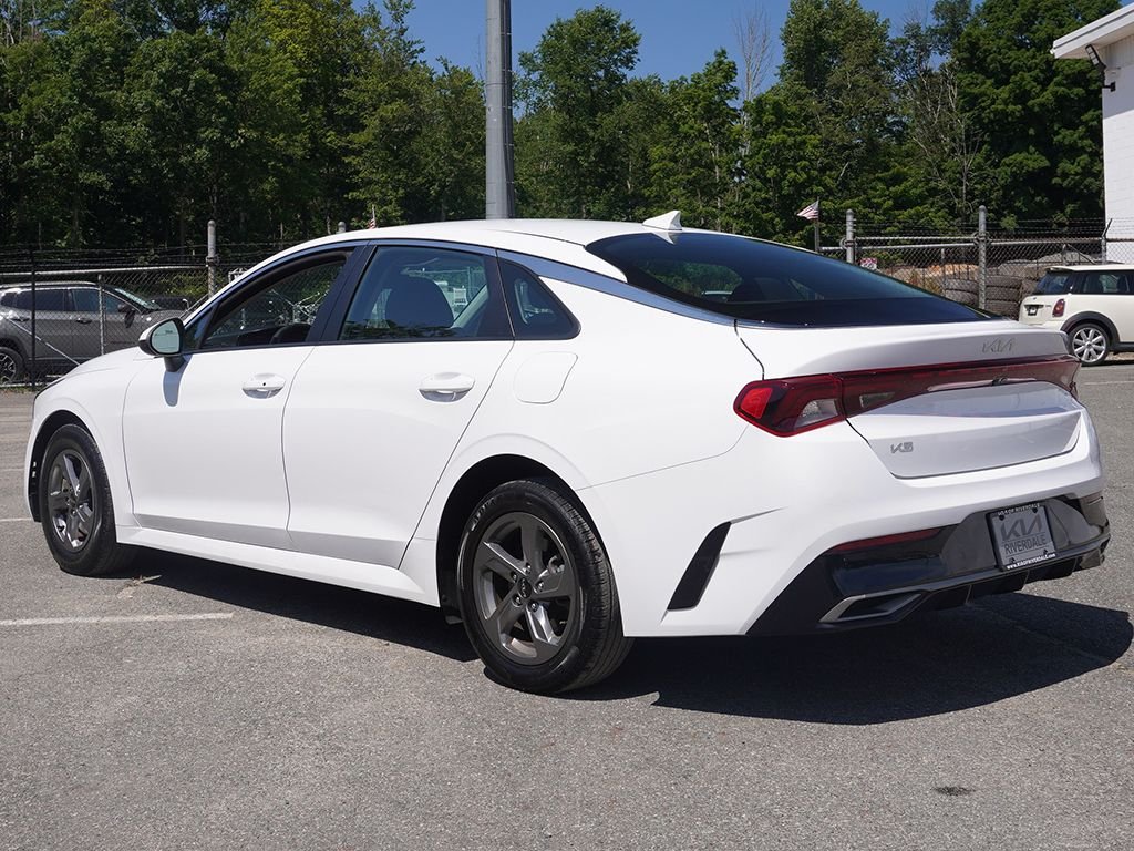 Used 2024 White Kia LXS image 9