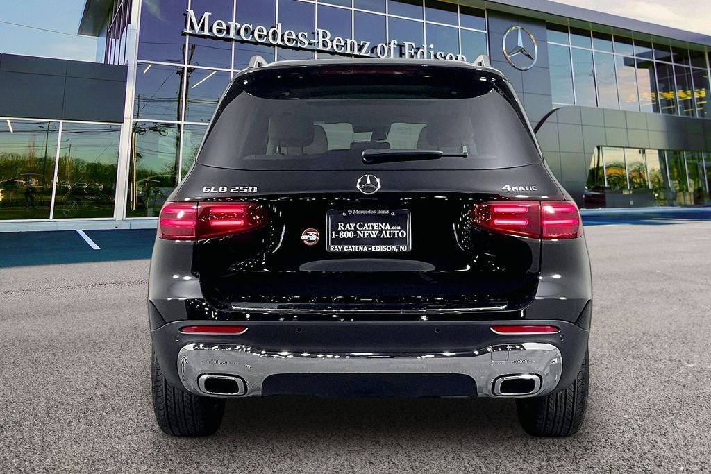Used 2026 Black Mercedes-Benz GLB 250 image 4
