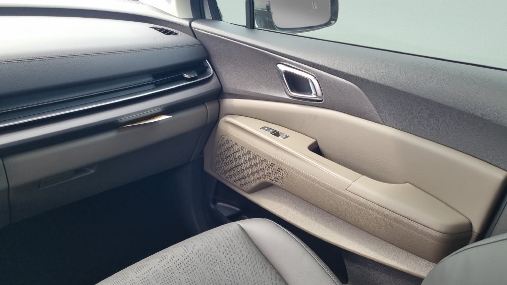 New 2027 Ceramic Silver Kia EX image 13