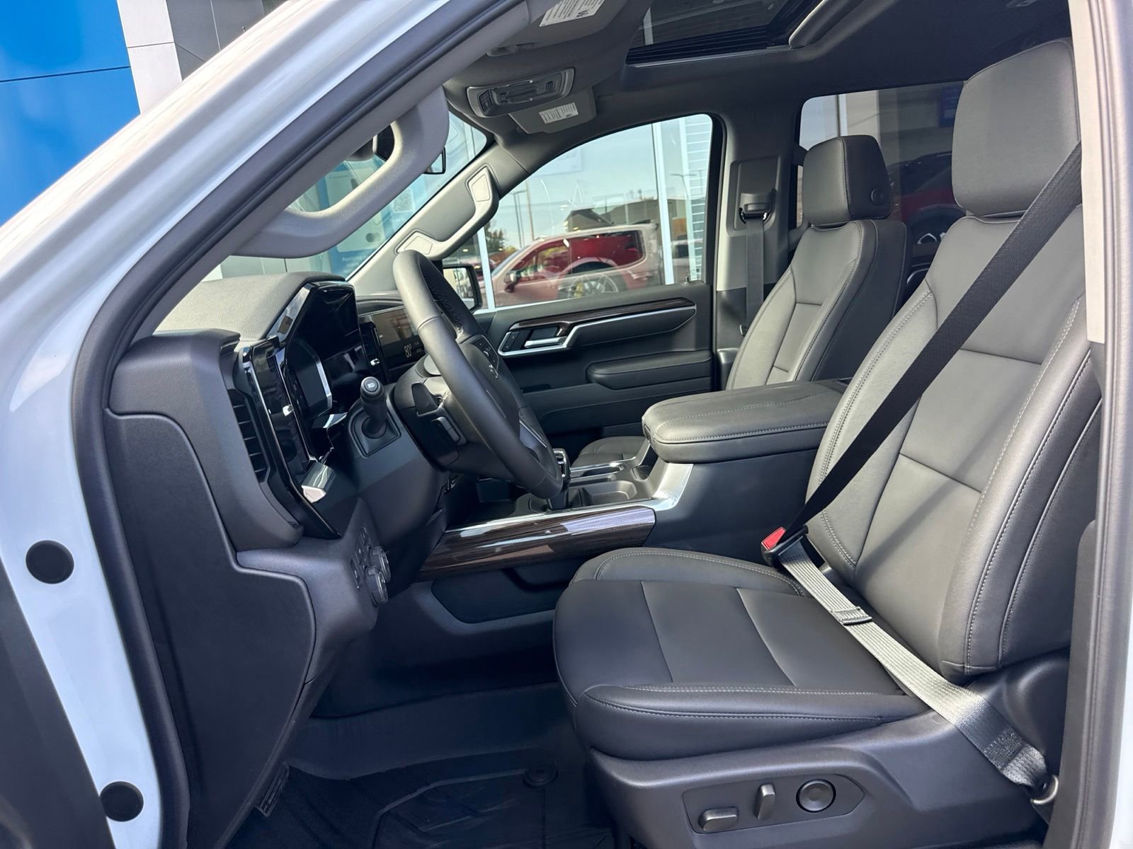 New 2026 Summit White Chevrolet RST with 22inch Black Wheels - Convenience II - Safety - Sunroof - Leather - Dark Essentials - Protection *In Stock* image 16