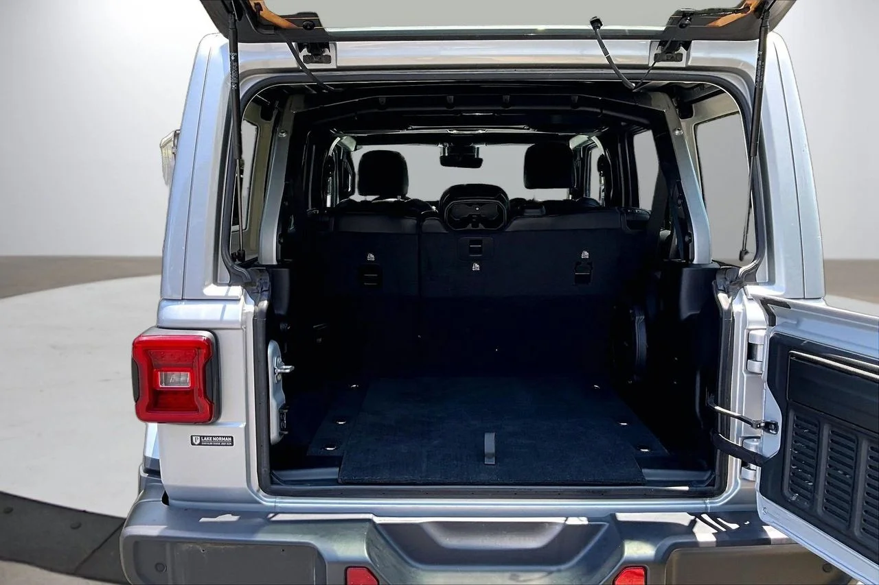 Used 2023 Silver Jeep Sahara image 24