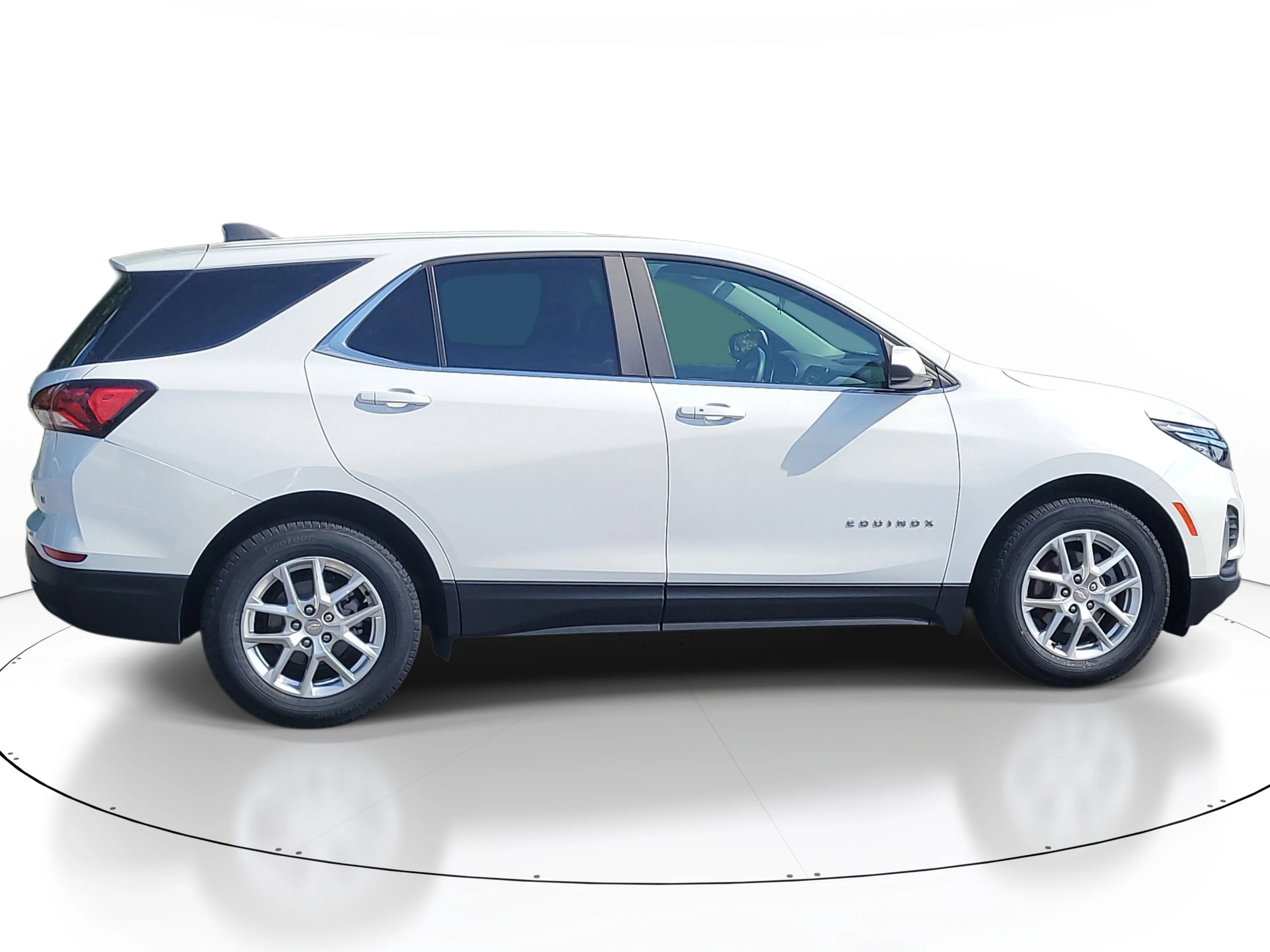 Used 2024 Summit White Chevrolet LT image 6