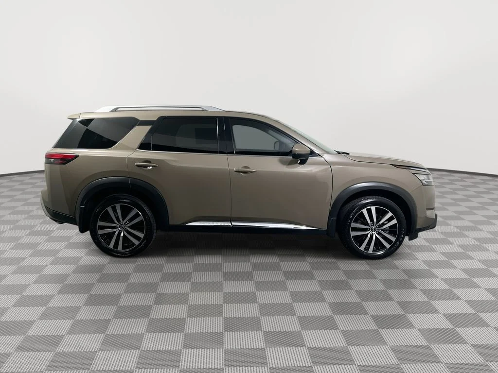 Used 2024 Beige Nissan Platinum image 8