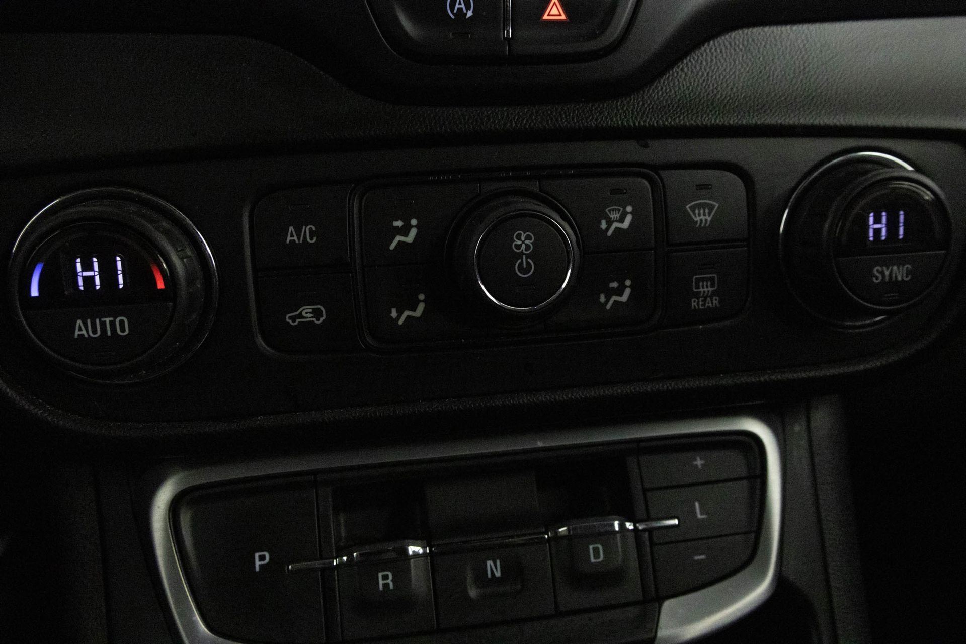 2022 GMC TERRAIN - Image 24