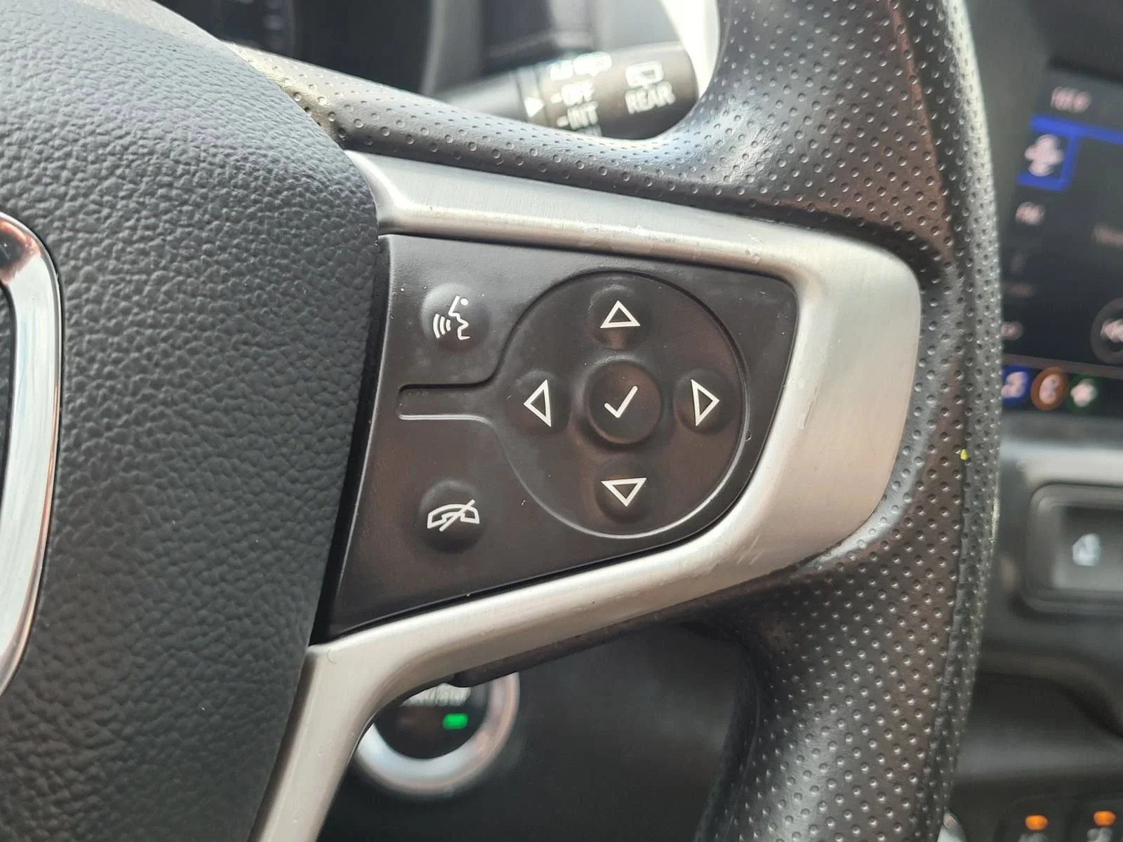 Used 2022 Summit White GMC SLE image 32