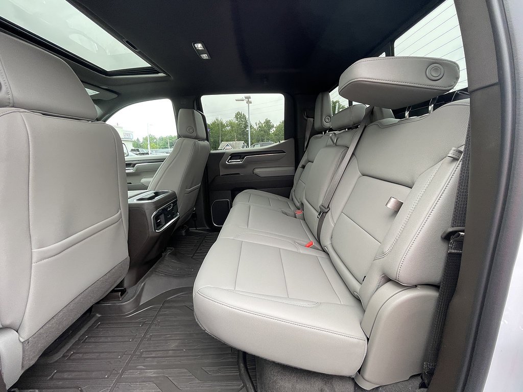 2026 GMC Sierra 1500 SLT - Photo 17