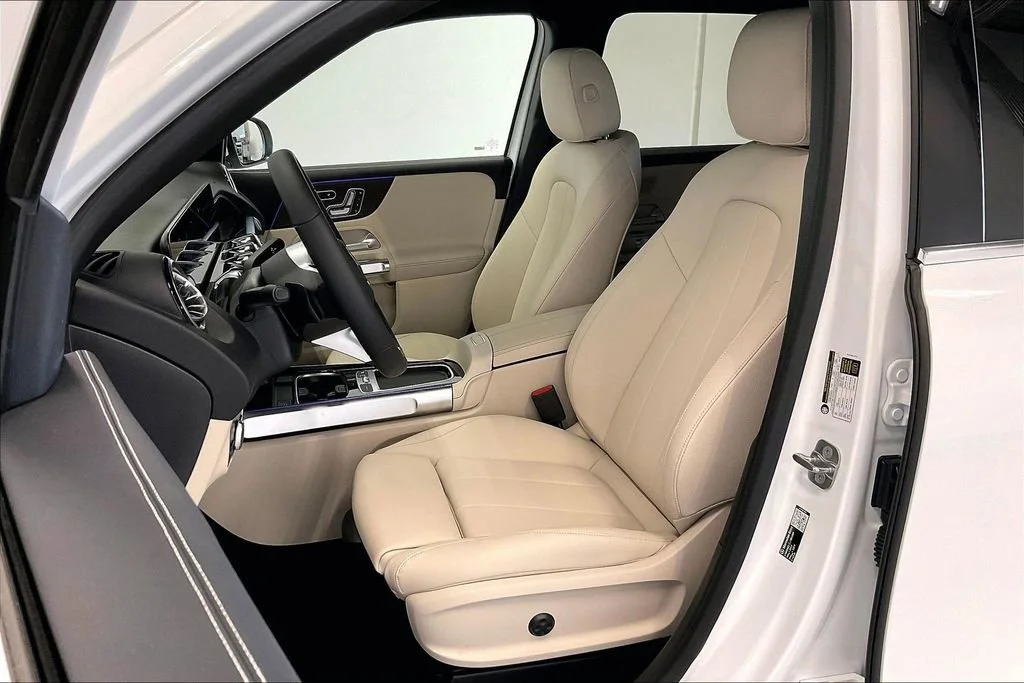 New 2026 Polar White Mercedes-Benz GLB 250 image 21