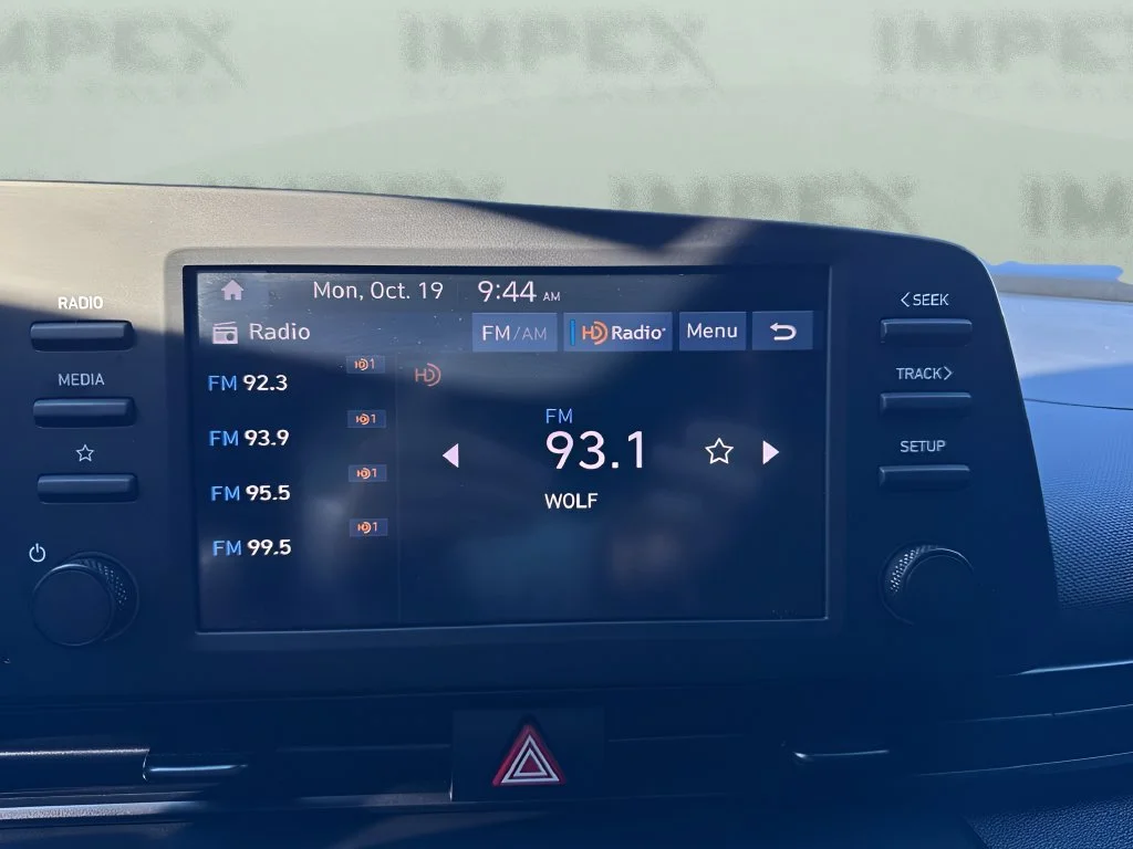 Used 2025 Blue Hyundai SEL Sport image 16