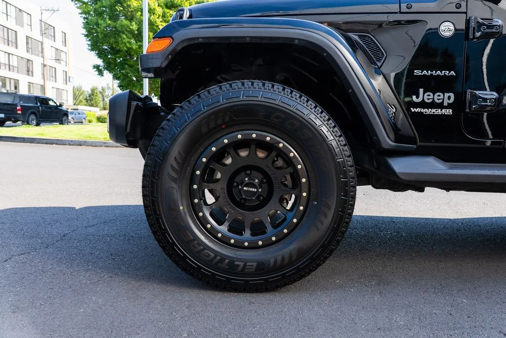 Used 2018 Black Jeep Unlimited Sahara image 7