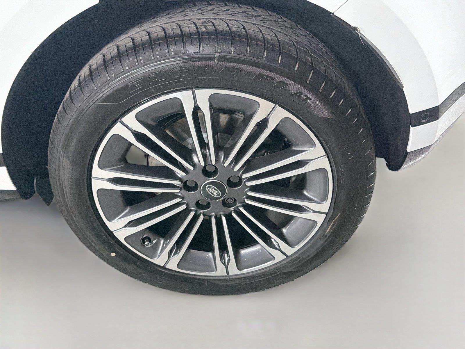 New 2026 Fuji White Land Rover Hoxton Edition image 30