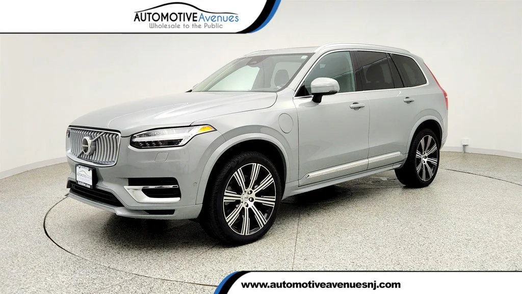 Used 2025 Silver Dawn Metallic Volvo T8 AWD Plus 7-Seater image 1