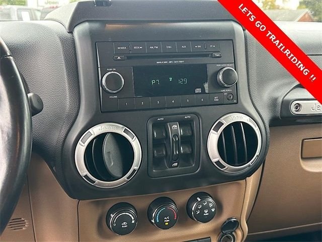 Used 2014 Gray Jeep Unlimited Sahara image 27
