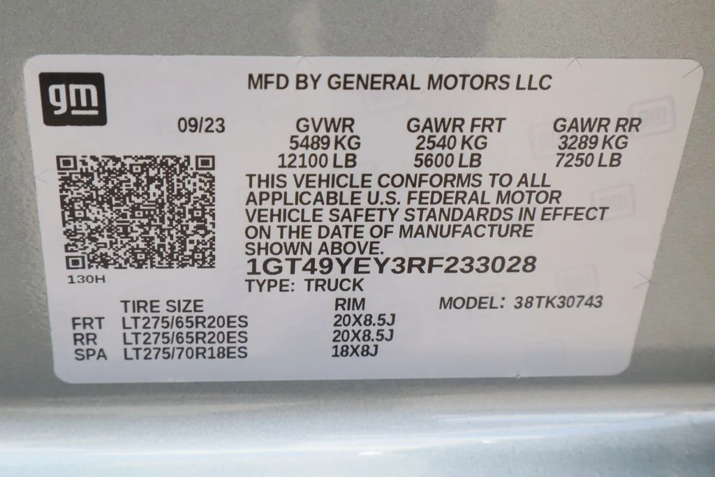 Used 2024 Silver GMC Denali Ultimate image 39