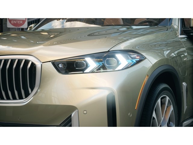 New 2026 Manhattan Green Metallic BMW  image 6
