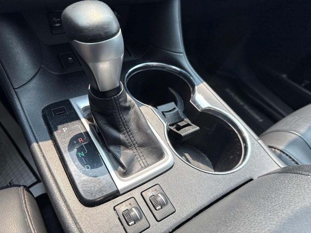 Used 2019 Silver Toyota XLE image 36