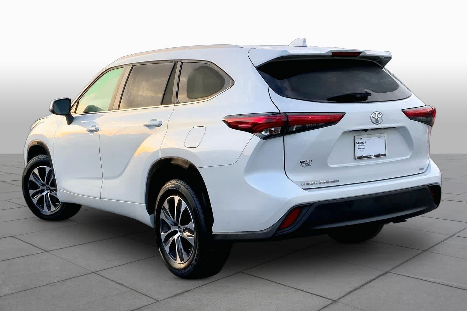 Used 2023 Wind Chill Pearl Toyota XLE image 12
