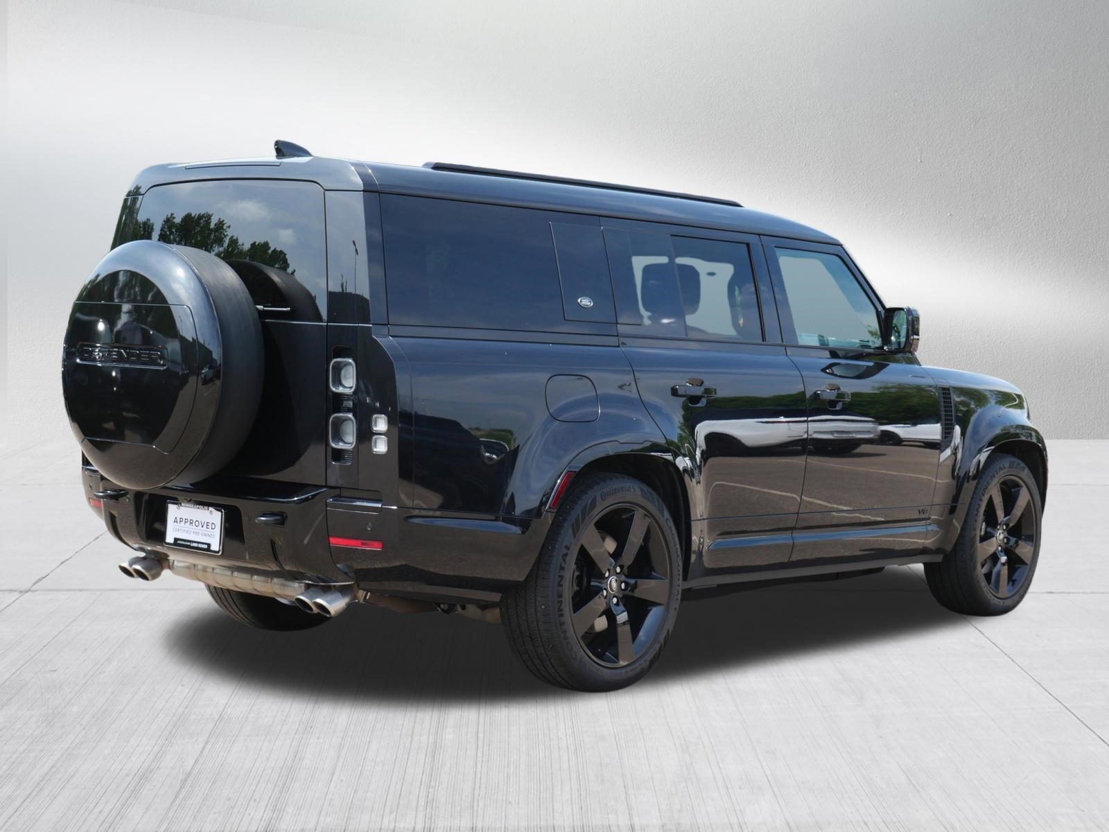 Used 2024 Santorini Black Metallic Land Rover V8 image 5