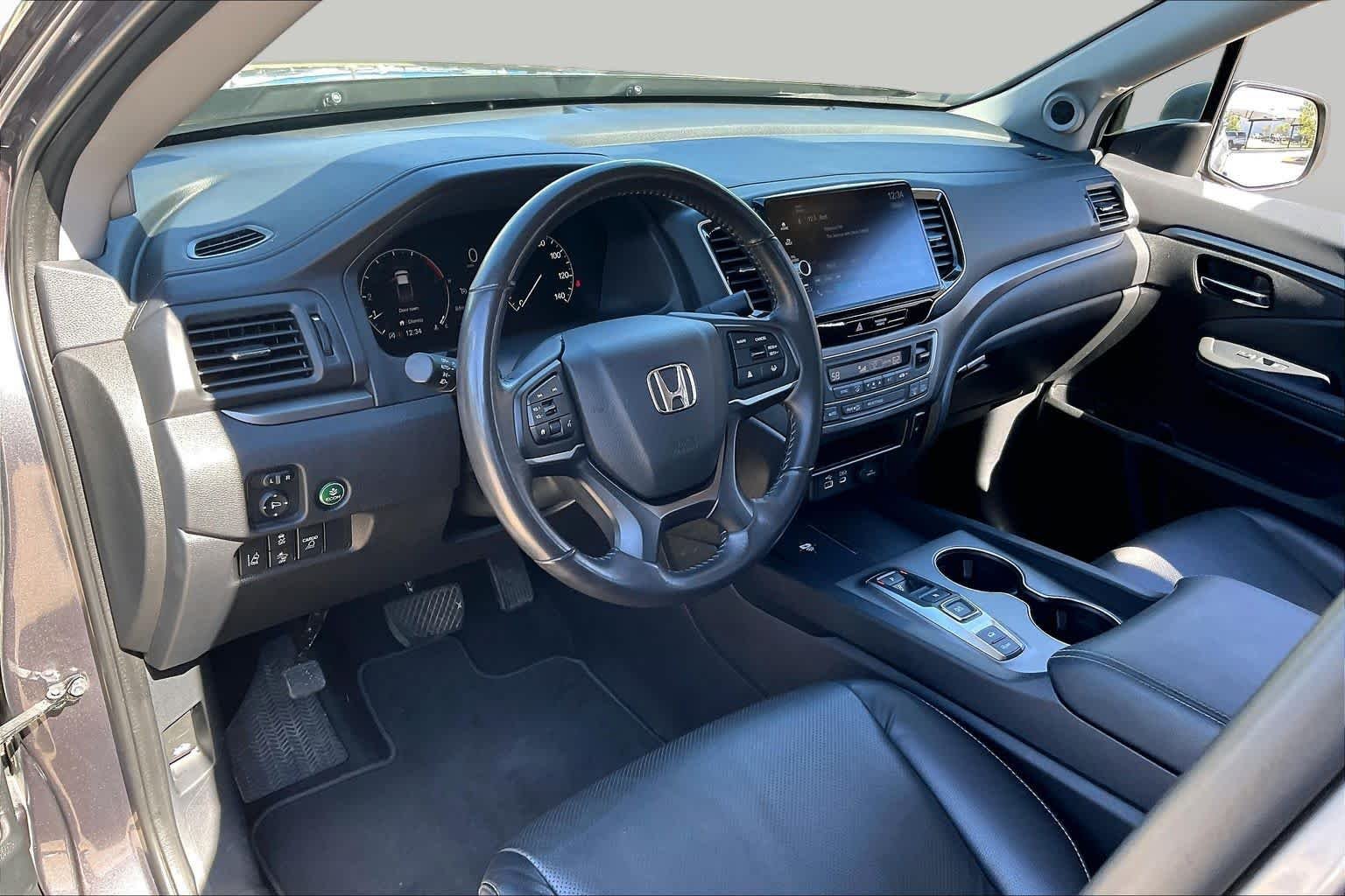 Used 2025 Modern Steel Metallic Honda RTL image 17